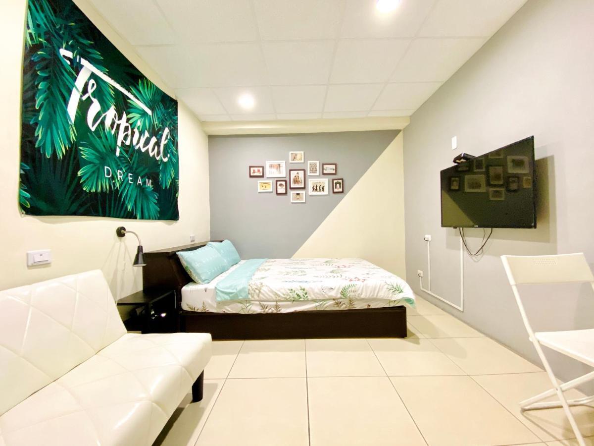 Wei Yang Guest House ไถหนาน ภายนอก รูปภาพ