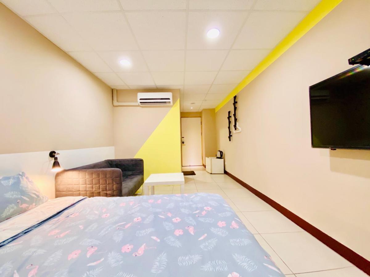 Wei Yang Guest House ไถหนาน ภายนอก รูปภาพ